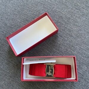 Ferragamo hair pin, RED